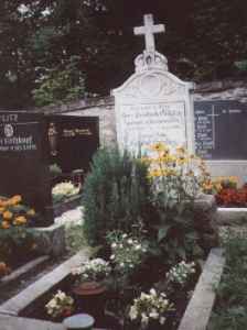 Grab von Opa, Oma, Uropa, Uroma und Großonkel